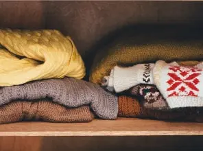 写真:サイズ違いの服イメージ