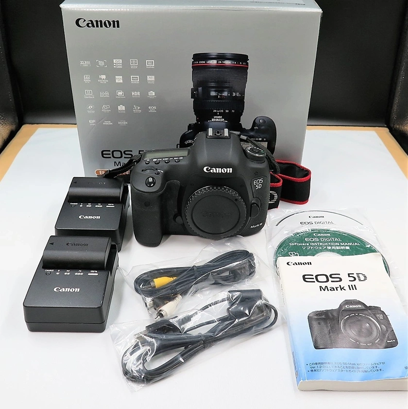 EOS 5D Mark3 付属品付きの画像