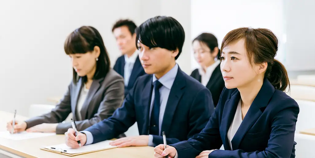 査定士が研修を受けている様子