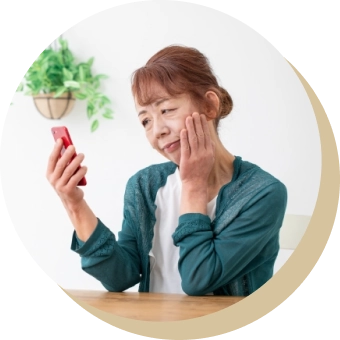 不安そうな女性